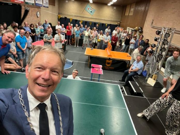 Selfie van de burgemeester bij Elan