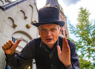 Storytrail theaterwandeling brengt Baarnse geschiedenis tot leven Storytrail Stadswandeling Baarn met verhalenverteller Johannes