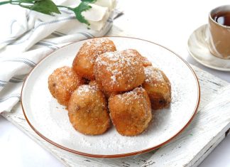 Oliebollen op het stationsplein in Baarn oliebollen