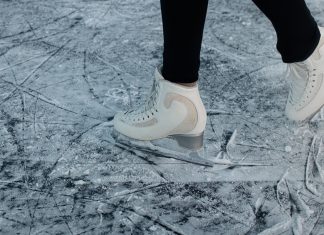 De stand van het ijs ijsschaatsen