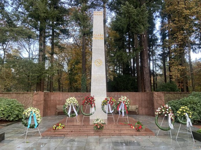 Sovjet Ereveld monument