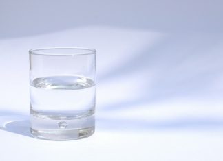 Dry January of IkPas glas water