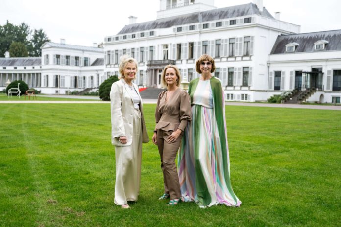 Paleis Soestdijk met Maya Meijer-Bergmans, prinsis Margarita en Nicole Uniquole