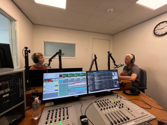 Peter Beijer in de studio bij Pearl Mosk