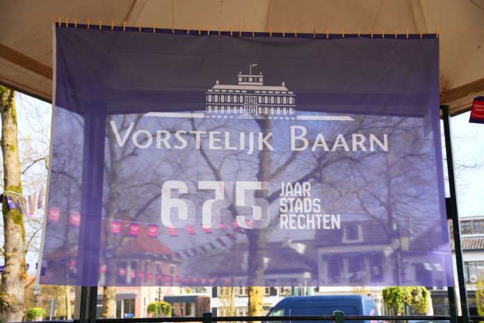 Vlag 675 jaar stadsrechten Baarn foto 112 in beeld