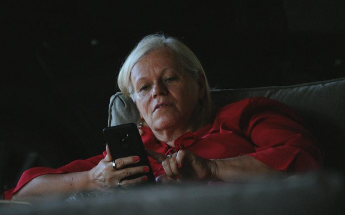 aan de telefoon