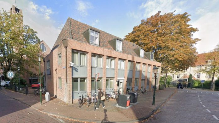 In het gebouw aan de Kleine Haag zit al jaren een opvang voor daklozen