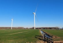 Windmolens op Isselt nog niet van tafel, maar meerderheid is ver te zoeken Windmolens in de buurt van Vianen. © Lotte Mulders /