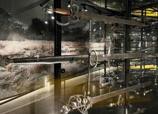 Collectie ’tweehandszwaarden’ gevonden op zolder Tweehandzwaarden bij het Nationaal Militair Museum