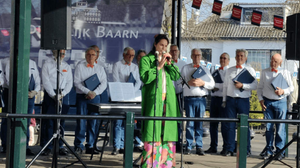dichter merel steinweg bij het eerste gedicht voor 675 jaar stadsrechten