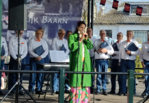 Eerste stadsdichter van Baarn dichter merel steinweg bij het eerste gedicht voor 675 jaar stadsrechten