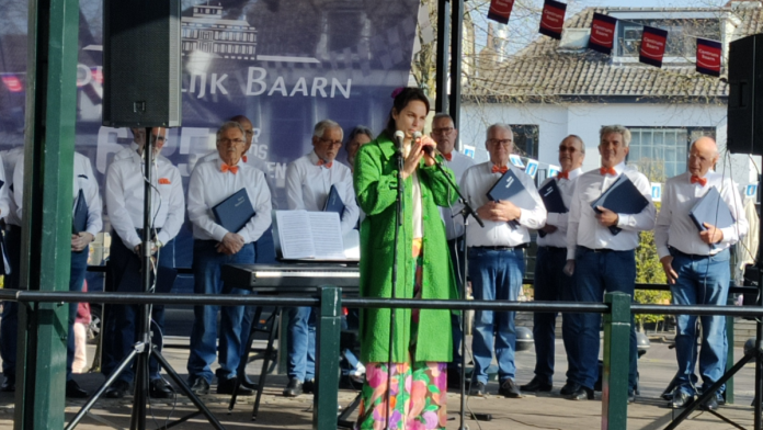 dichter merel steinweg bij het eerste gedicht voor 675 jaar stadsrechten dichter merel steinweg bij het eerste gedicht voor 675 jaar stadsrechten