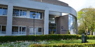 Baarnse bomenbeleid en andere politieke items gemeentehuis Baarn