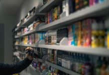 Jongeren die vapen onderschatten het risico op verslaving vapevloeistoffen