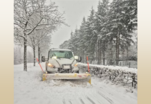 Correspondent op de sneeuwschuiver gladheidsbestrijding, foto gemeente Leusden