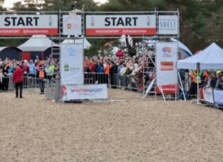 Zon, zand en records: Ruim 3300 lopers bij de 43e Sylvestercross in Soest Start Sylvestercross 2025
