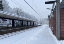 Sneeuw legt Eemland lam: reizigers en bezorgers trotseren de kou Sneeuw in Eemland