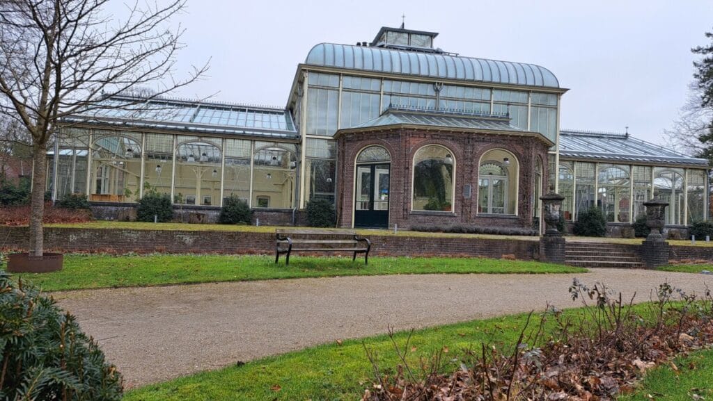 De nieuwe initiatiefnemer die de Baarnse Wintertuin wil exploiteren, wil de monumentale kas een tweede leven geven, foto Melissa Hofland