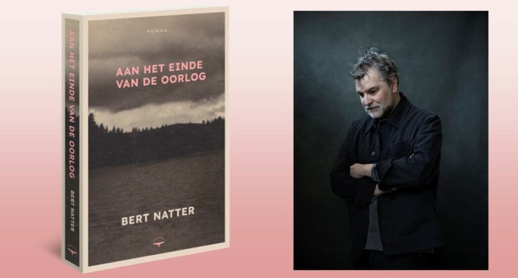 Bert Natter en het boek waarmee hij is genomineerd, foto Keke Keukelaar