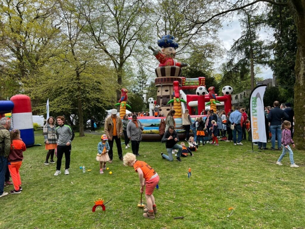 Een lege Pekingtuin op Koningsdag is geen optie. Foto Celia de Vree