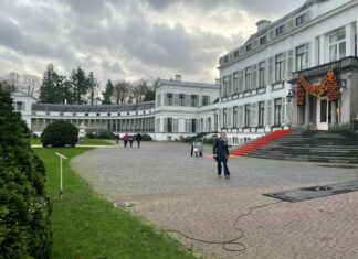 Baarnse paleisvleugel in de steigers Het Soester deel van het paleis komt later aan de beurt, foto Celia de Vree
