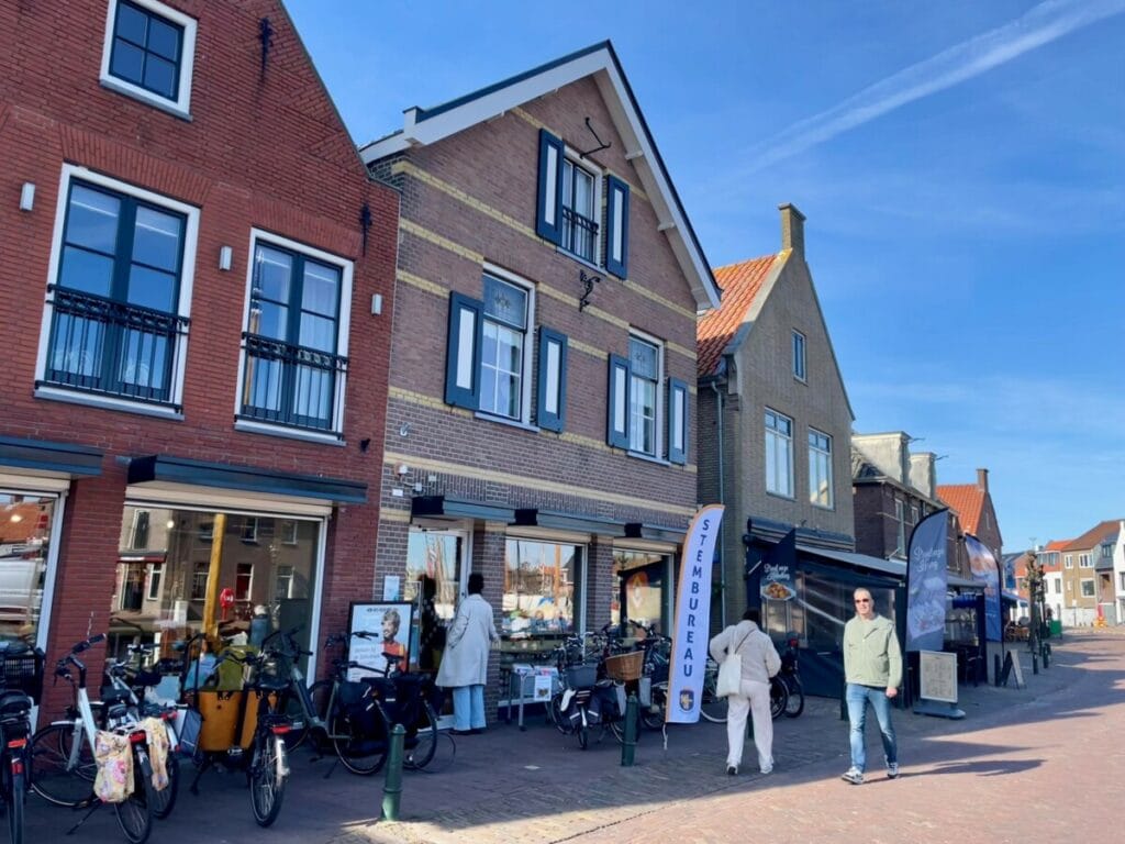 In Bunschoten kon in de bibliotheek in het centrum worden gestemd Foto Celia de Vree
