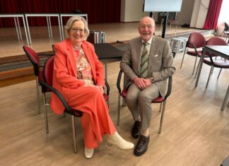 Van katholieke soos tot brede ouderenbond Paul Sparnaaij, vicevoorzitter, en voorzitter Yvonne Dijkhuis. Foto Paul Sparnaaij