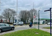 Ingrijpen gevaarlijkste rotonde van Baarn Regelmatig gaat het mis op de rotonde Eemweg,Geerenweg. Foto Celia de Vree