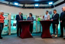 ‘Het is dit keer lastig te voorspellen’ Tineke Klein van Eemland1 leidt het debat met de vijf politici uit Bunschoten. Foto Pieter de Vos