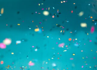 Koninklijke onderscheiding voor Baarnse musicalster Pia Douwes feest