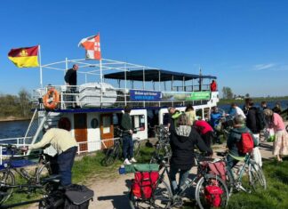 Trossen los voor 25e jaar Fietsboot Eemlijn, wel nog schippers gezocht Fietsboot Eemlijn