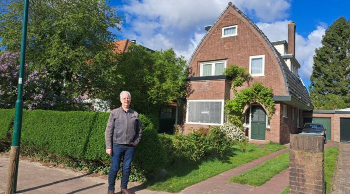 René van Hal bij de Van Lenneplaan 70 Historische Verening Soest-Soesterberg