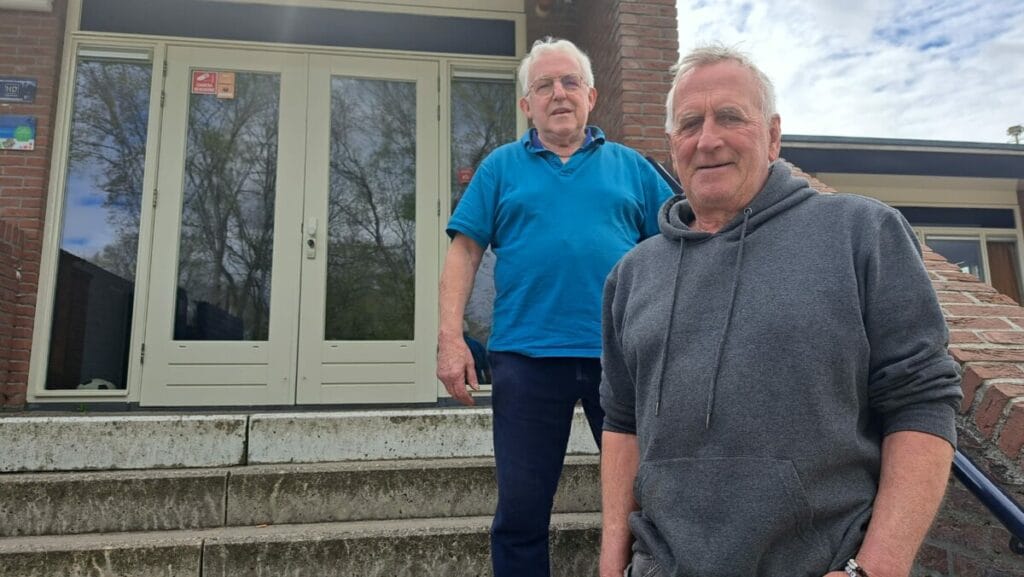 Ton Mets en Leo Rauch (voor) bij SO Soest ivm 100-jarig jubileum