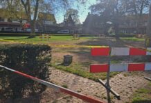 Plantsoen in Baarn afgesloten na vondst mogelijk asbesthoudend afval Rode Dorp Baarn