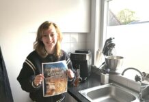 Donna (11) maakt Spakenburgs kookboek