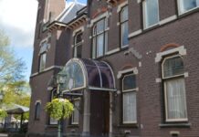 VVD, D66 en 50PLUS vormen motorblok in Baarn, CDA aan tafel voor coalitie Gemeentehuis Baarn