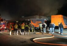 Veel rook bij brand in visschuur in Bunschoten