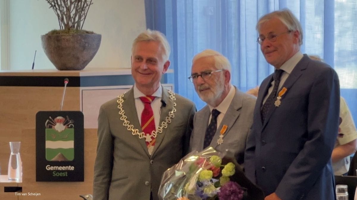 Lintje voor voormalig raadsleden Soest Peter Lucas en Johan Baks Koninklijke onderscheiding voor Johan Baks (BBS) en Peter Lucas (CDA)