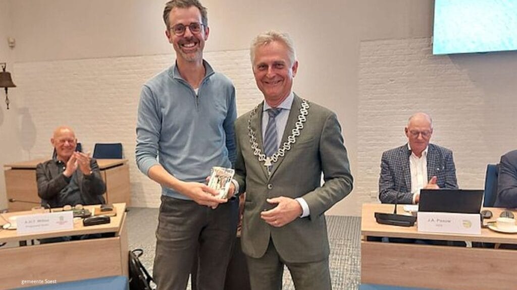 Matthias Noorlander (L) en urgemeester Rob Metz