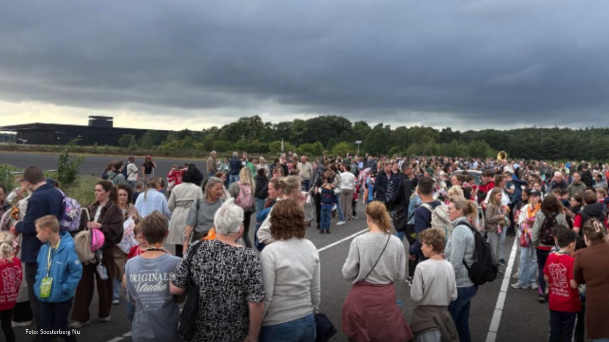 Zussen Marian en Margiet: 'De Avondvierdaagse hoort gewoon bij Soesterberg' Zussen Marian en Margiet: 'De Avondvierdaagse hoort gewoon bij Soesterberg'