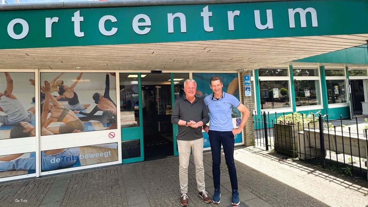 Ruud Bouwman verruilt Het Dorsthuys voor nieuw sportcafé in De Trits Ruud Bouwman gaat het Sportcafé in de Trits runnen. Hier samen met algemeen manager Martin Dijkman.