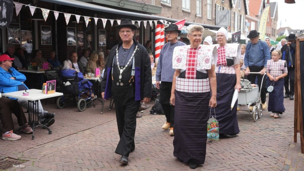 Burgemeester Jaco Geurts klederdracht