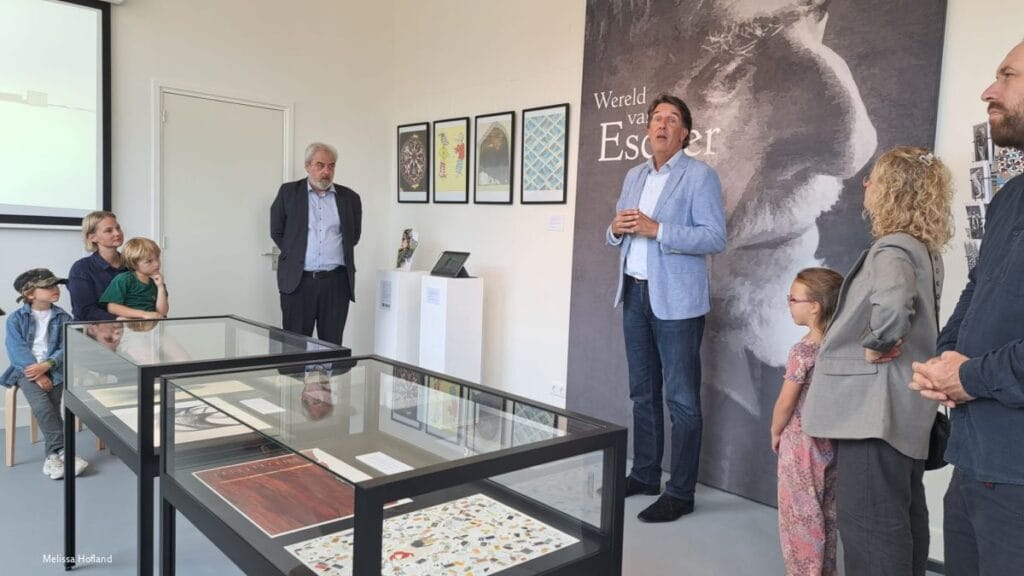 Opening van expositie eerste winnaar van Baarnsche Esscherprijs voor Grafische kunsten in informatiecentrum de Wereld van Escher in Baarn.