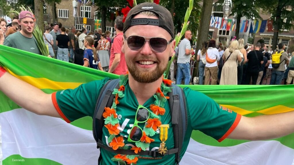 Vierdaagsekruisje met een kroontje