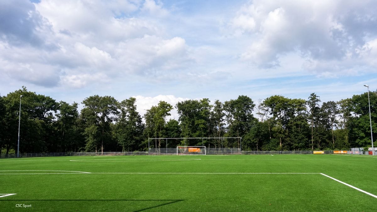 Droogte maakt grasvelden Sportpark Ter Eem kwetsbaar Sportpark ter Eem