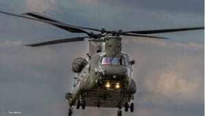 Militaire oefening Bunschoten bij De Kronkels Militaire helikopter
