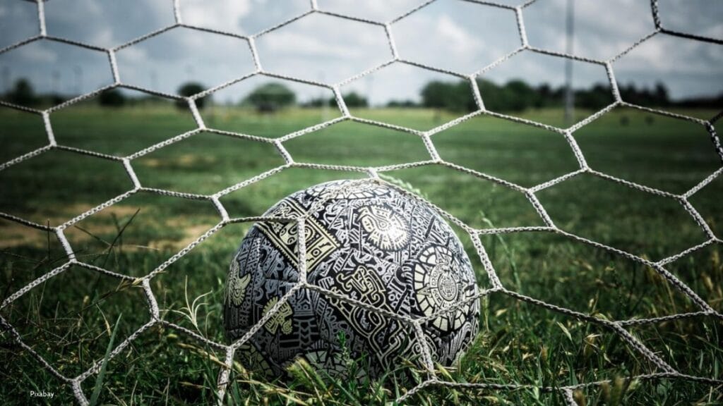 Spakenburg laat winst liggen, Rooien winnen, Eemdijk onderuit