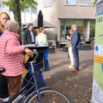 Foto: Het nieuwe Leefstijlpunt werd dinsdag geopend tijdens de markt. Het inloopspreekuur voor vragen over gezondheid en leefstijl is vanaf nu elke dinsdag van 9.30 tot 12.00 uur in het gemeentehuis.