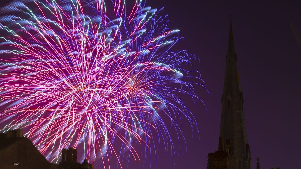 Eemlander met verboden vuurwerk moet de regio uit Foto: Siervuurwerk mag vanaf de jaarwisseling van 2026 niet meer. Vuurwerk kan tot 9 oktober gratis en anoniem worden ingeleverd.