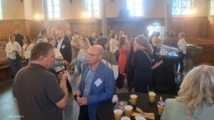 Prinsjesdagontbijt: samen vooruit, ondanks de onzekerheid in Den Haag Foto: Prinsjesdagontbijt in de Pauluskerk.